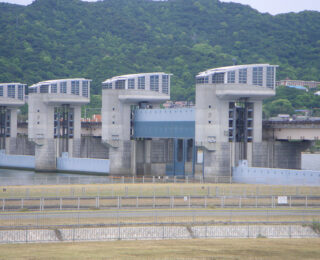 紀の川大堰　1号、2号ゲート補修塗装